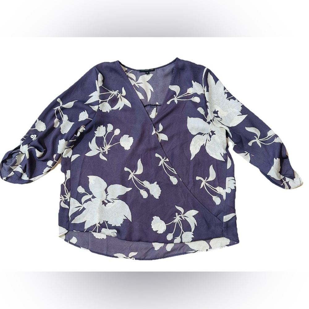 West Kei Lavender Floral Blouse M Breezy Rolltab Sleeves Vneck Kawaii Boho Fairy